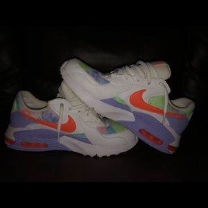 Woman’s Nike airmax size 11
